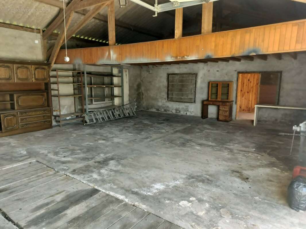 Propriété néo-bretonne avec véranda, hangar et fort potentiel idéalement situé - photo 13