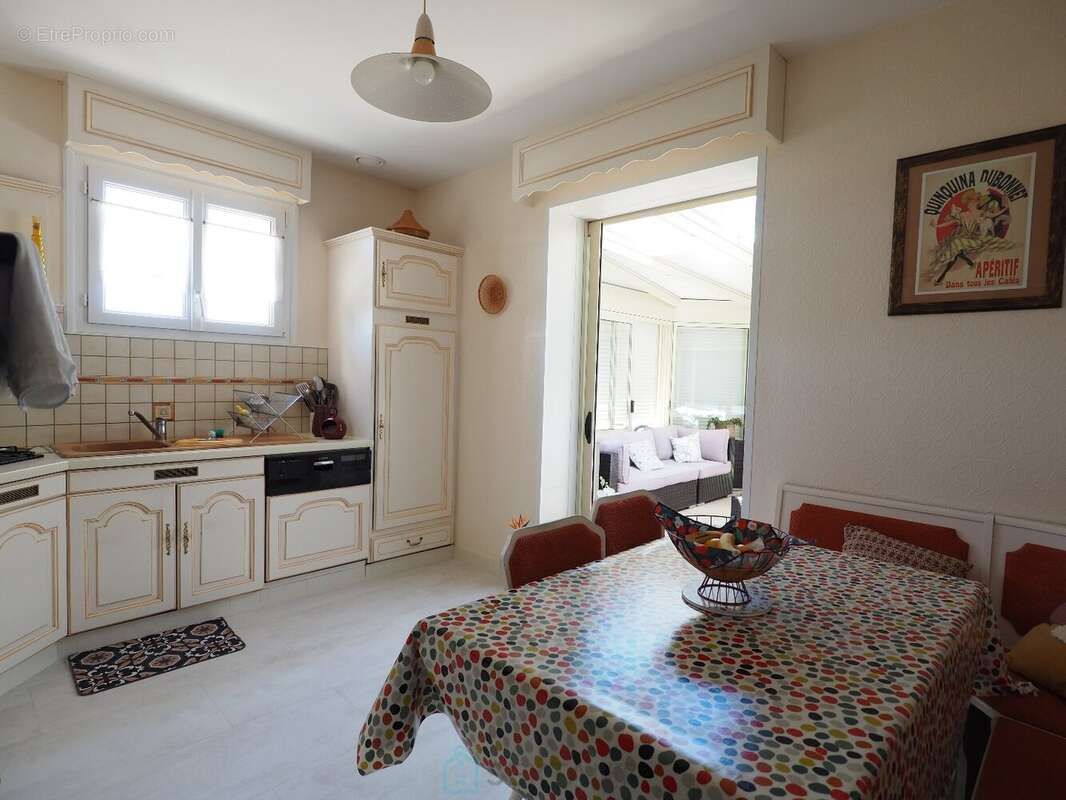 Agréable et lumineuse traditionnelle sur sous-sol complet - Belle parcelle paysagée de 2 800 m² - photo 7