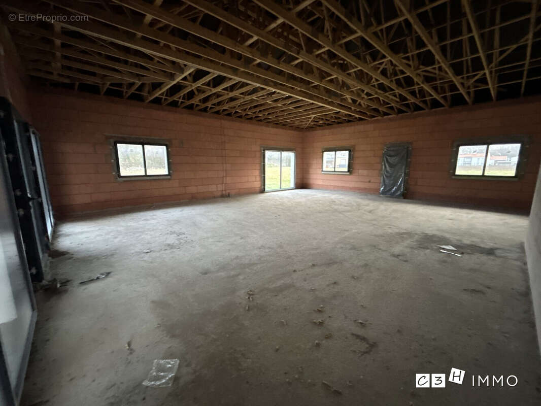 Commerce à LAVERNOSE-LACASSE