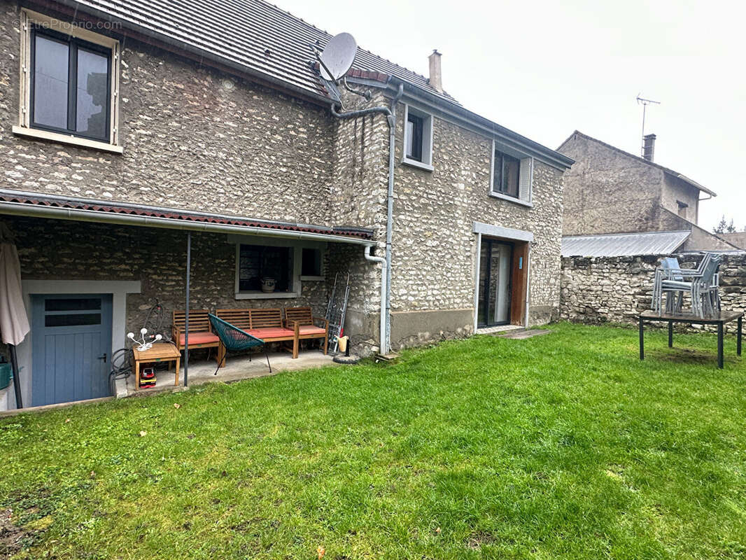 Maison à FOLLAINVILLE-DENNEMONT