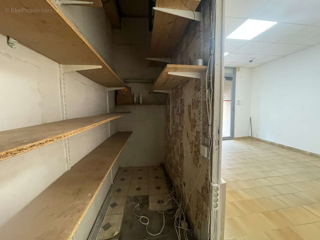 Commerce à SAINT-JEAN-DE-FOS