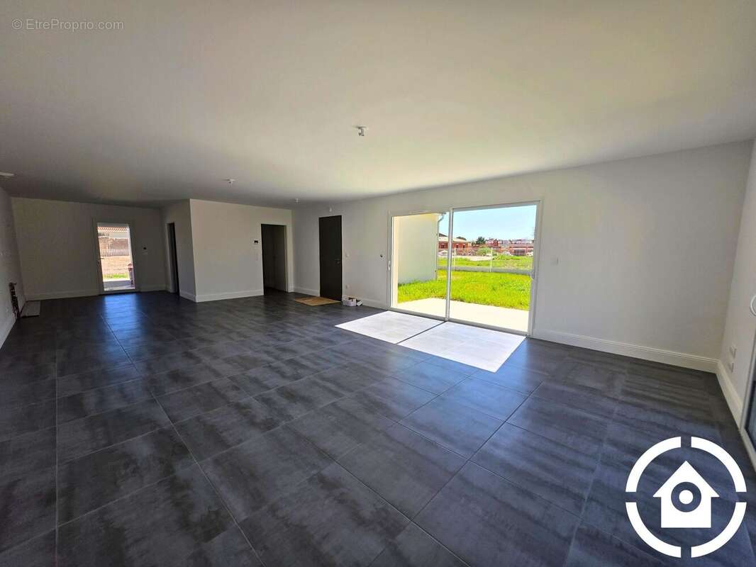 Maison 120 m² à Chateaubernard  - photo 5