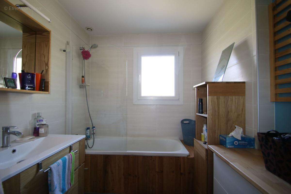 EXCLUSIVITÉ : Maison de Charme avec Vue Lac – Vaulx-Milieu (9 min Gare La Verpillière) - photo 13