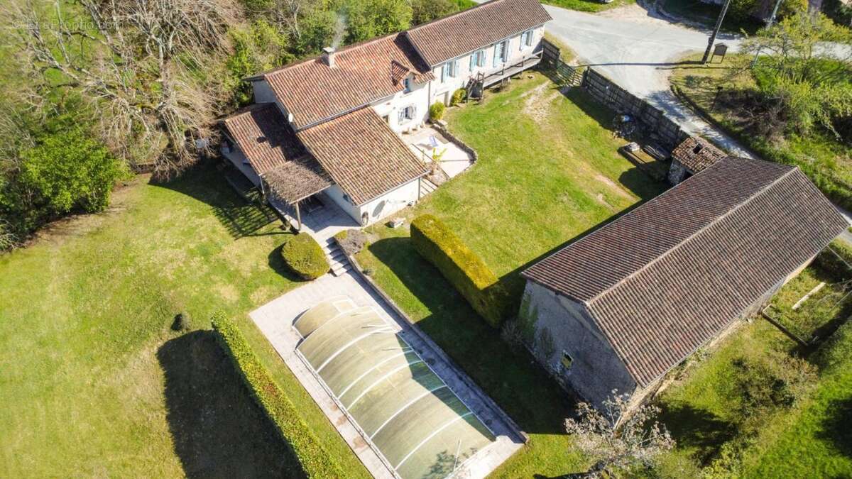 Maison à BUSSAC