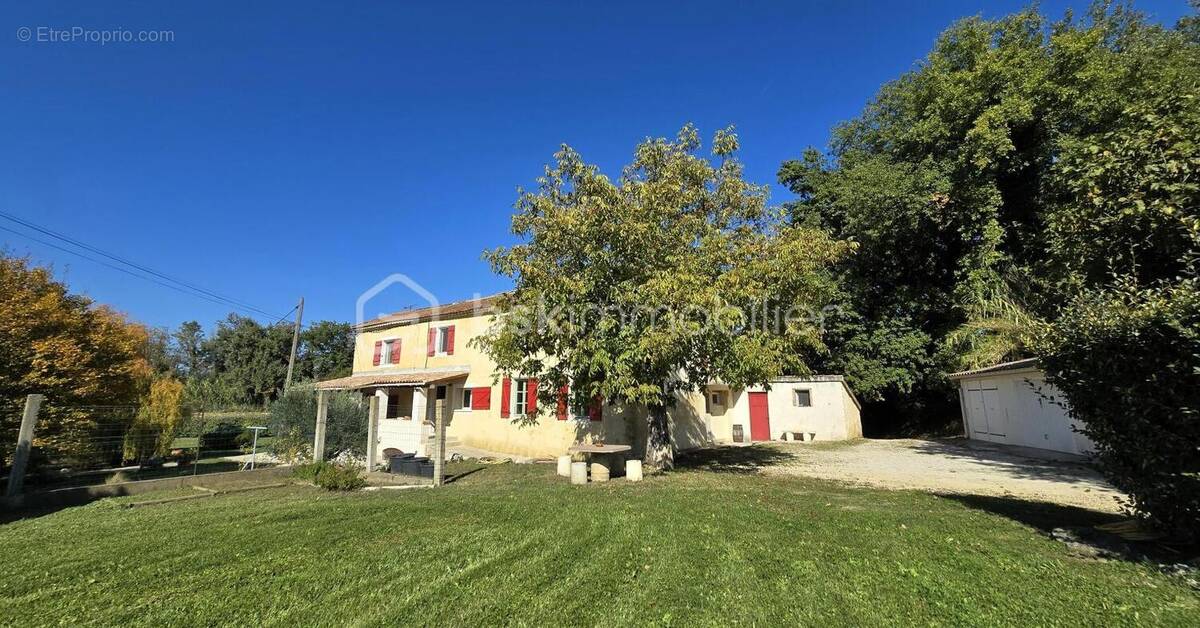 Maison à SAINT-JULIEN-DE-PEYROLAS