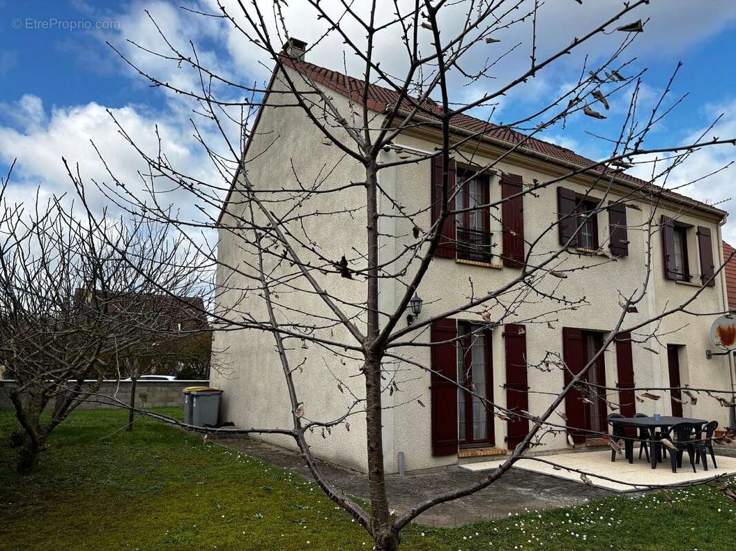 Maison à ISSOU