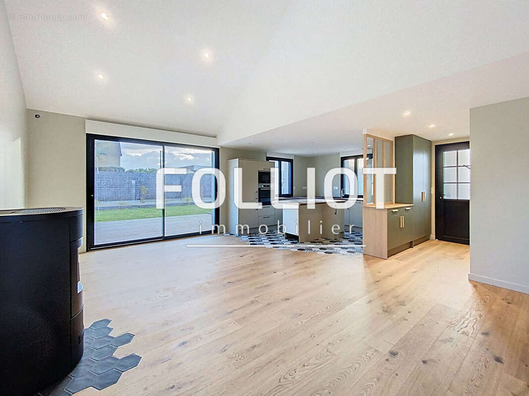 Maison à SAINT-PAIR-SUR-MER