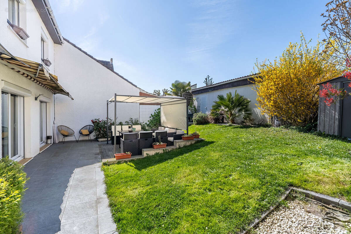 Maison à JOUY-LE-MOUTIER