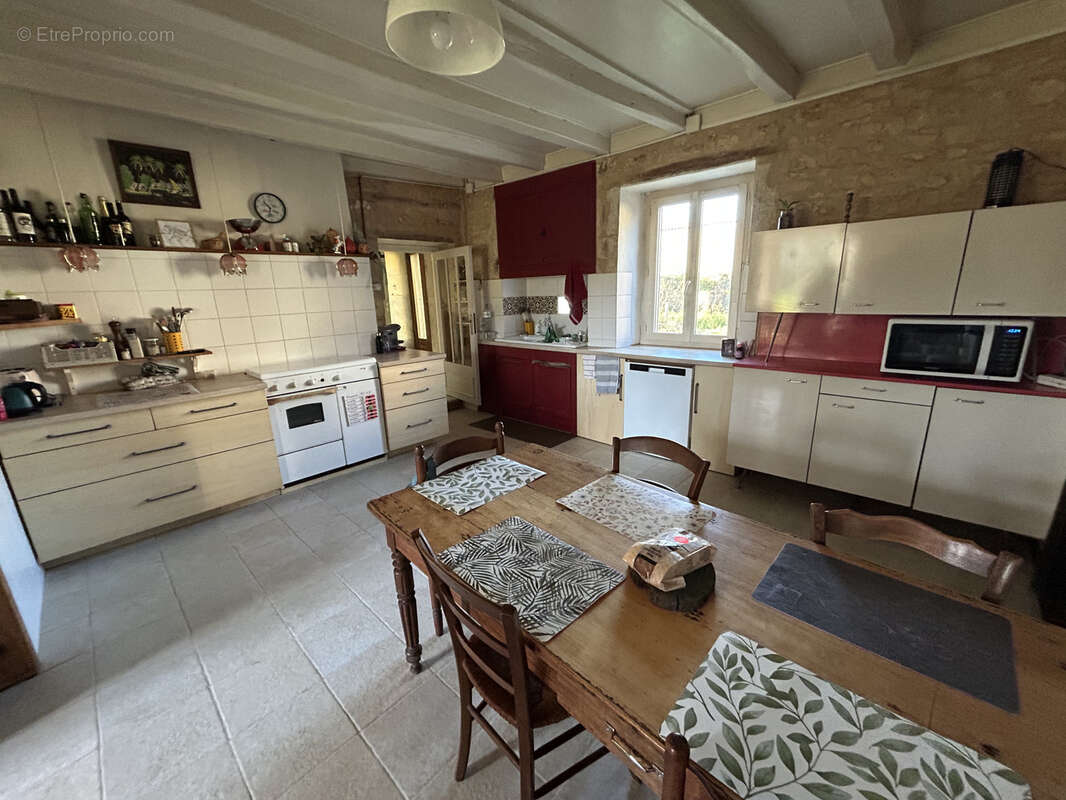 Fermette charentaise avec grange - dependances et jardin - photo 6