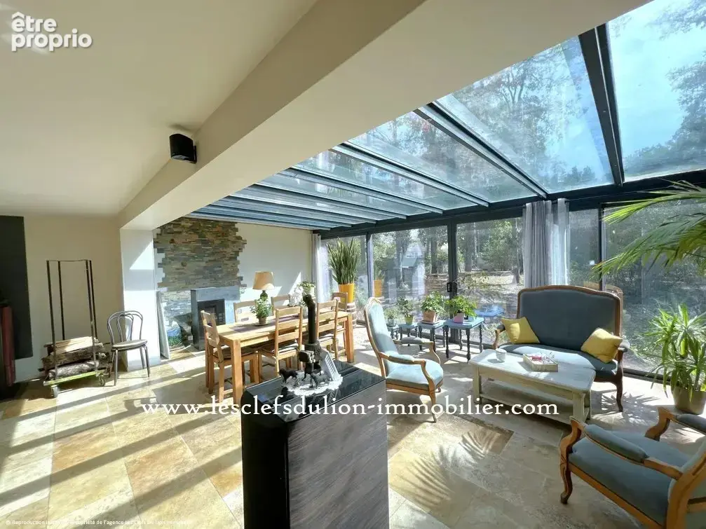 Maison traditionnelle de 2019 sur parc boisé. - photo 9