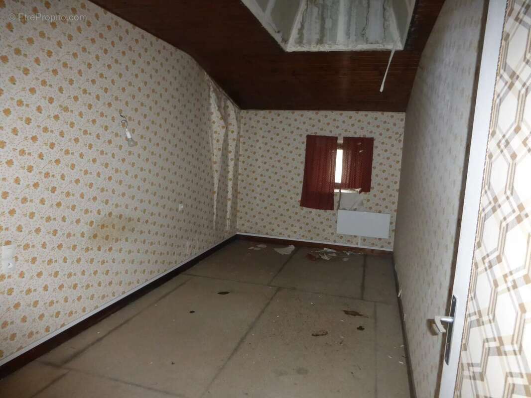 Ancien magasin avec appartement - photo 11