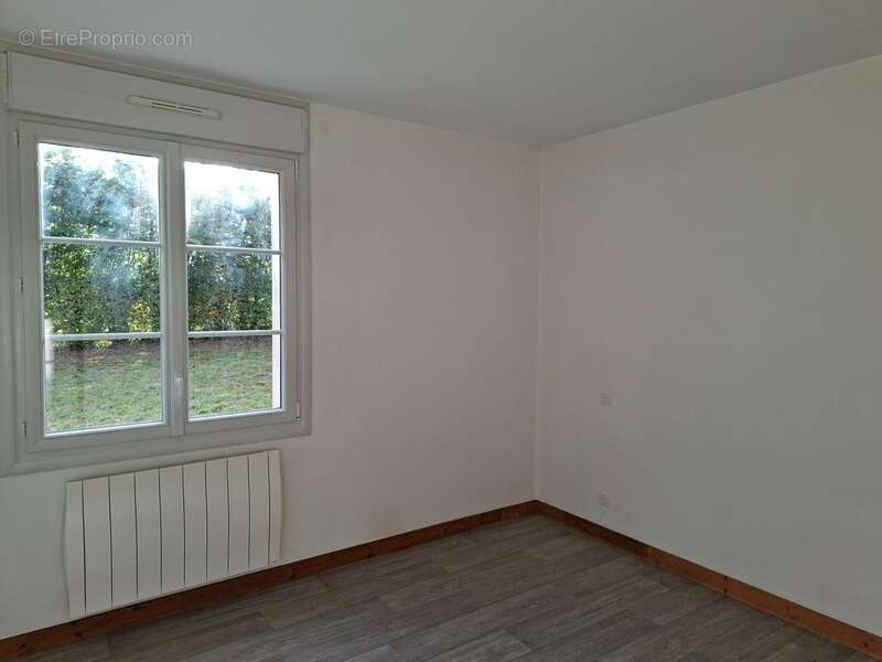 Maison à AMBRIERES-LES-VALLEES