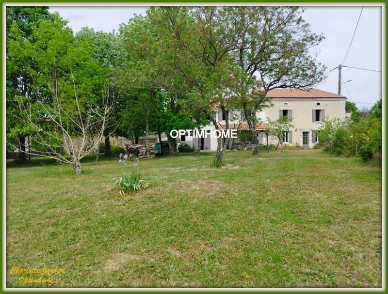 Maison à AUBETERRE-SUR-DRONNE