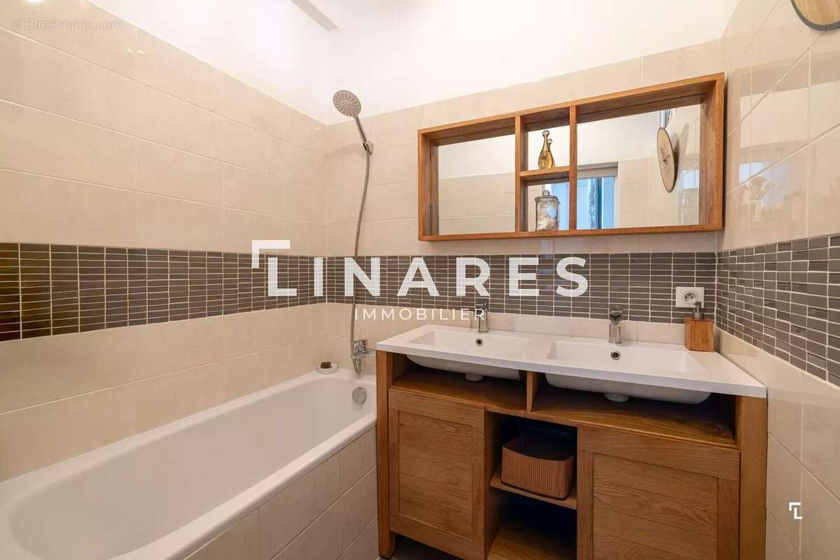 Appartement à MARSEILLE-1E