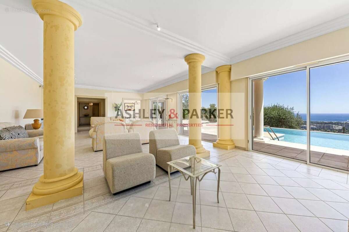 Maison à MANDELIEU-LA-NAPOULE