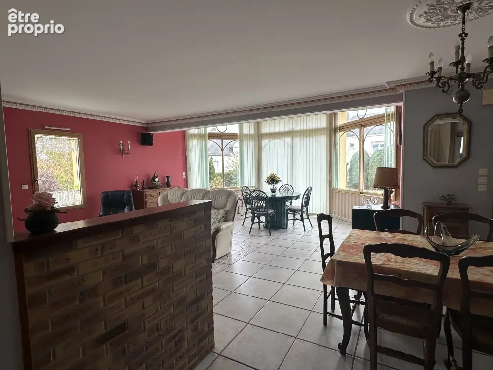 A LA HAYE, proche des commodités Grand pavillon en très bon état, à 150 m du premier commerce. - photo 3