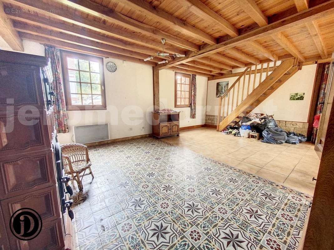 4782 - Maison à CREVECOEUR-LE-GRAND