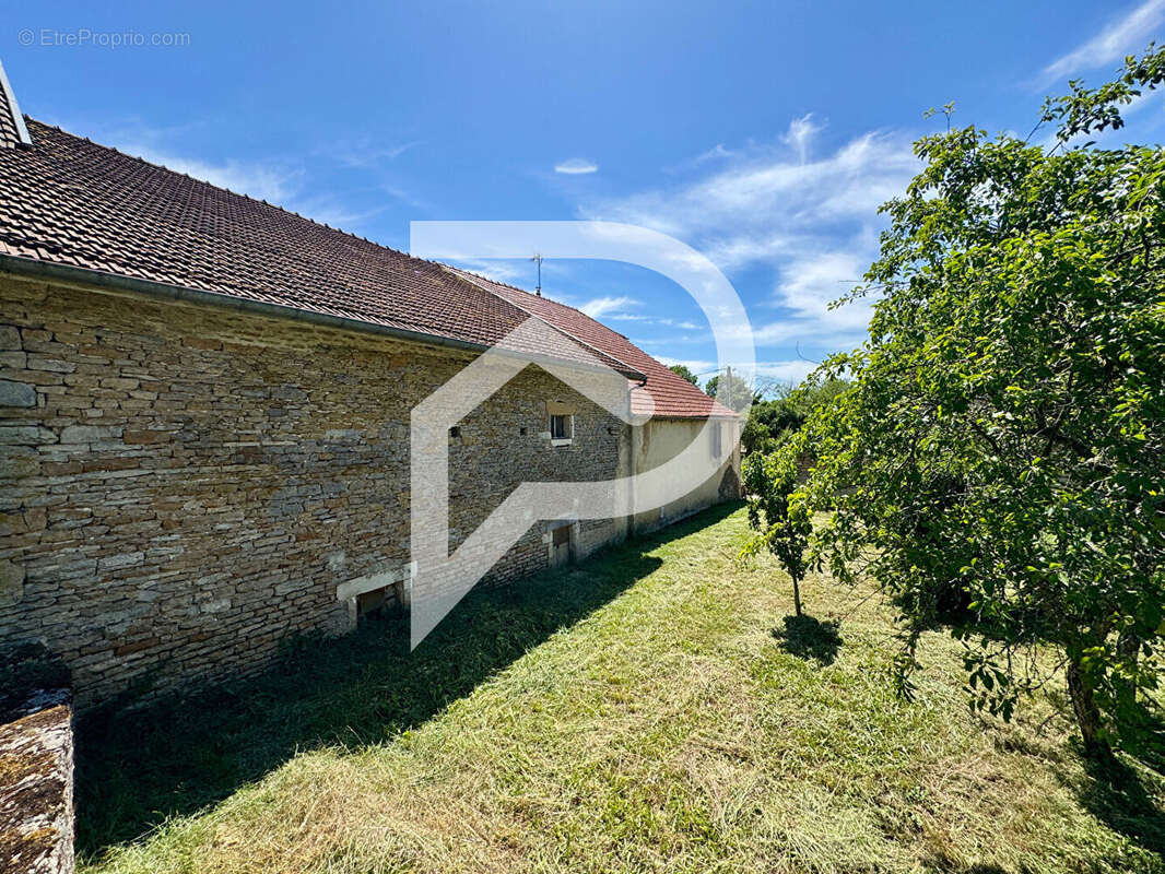 Maison rénovée située à Vesvres-sous-Chalancey 135 m² - photo 13