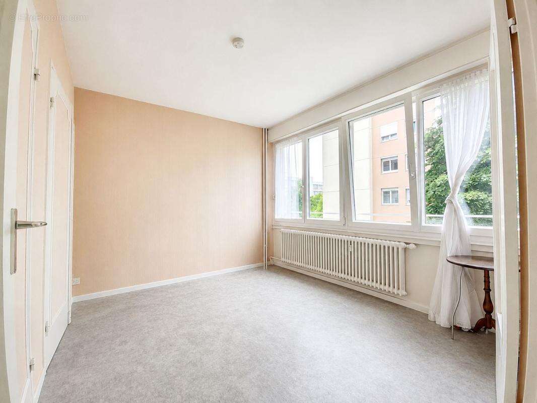 Appartement à CHENOVE