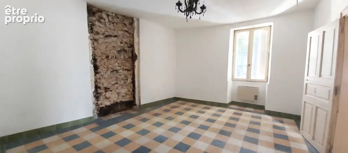 Maison de village avec terrasse et commerce au rez-de-chaussée - photo 2