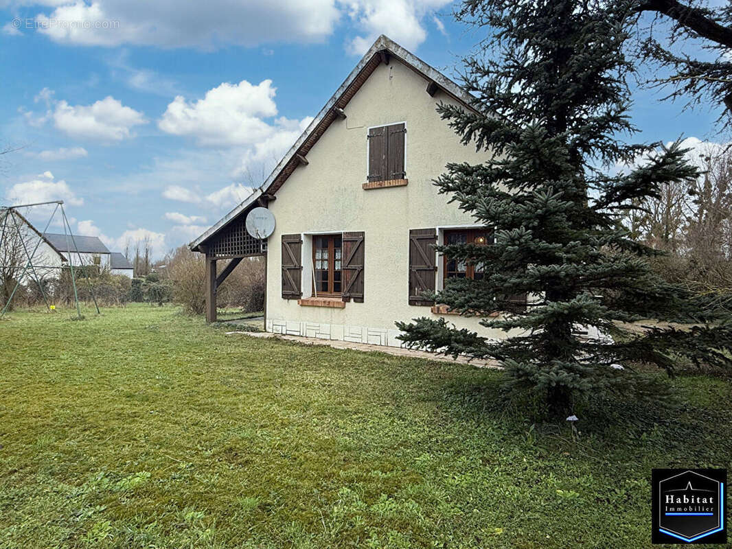 Maison à LE PLESSIS-BELLEVILLE