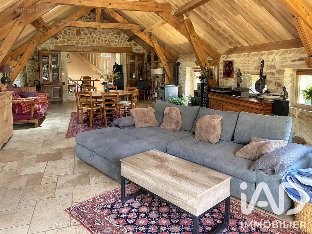 Maison 217 m² à Brengues  - photo 2