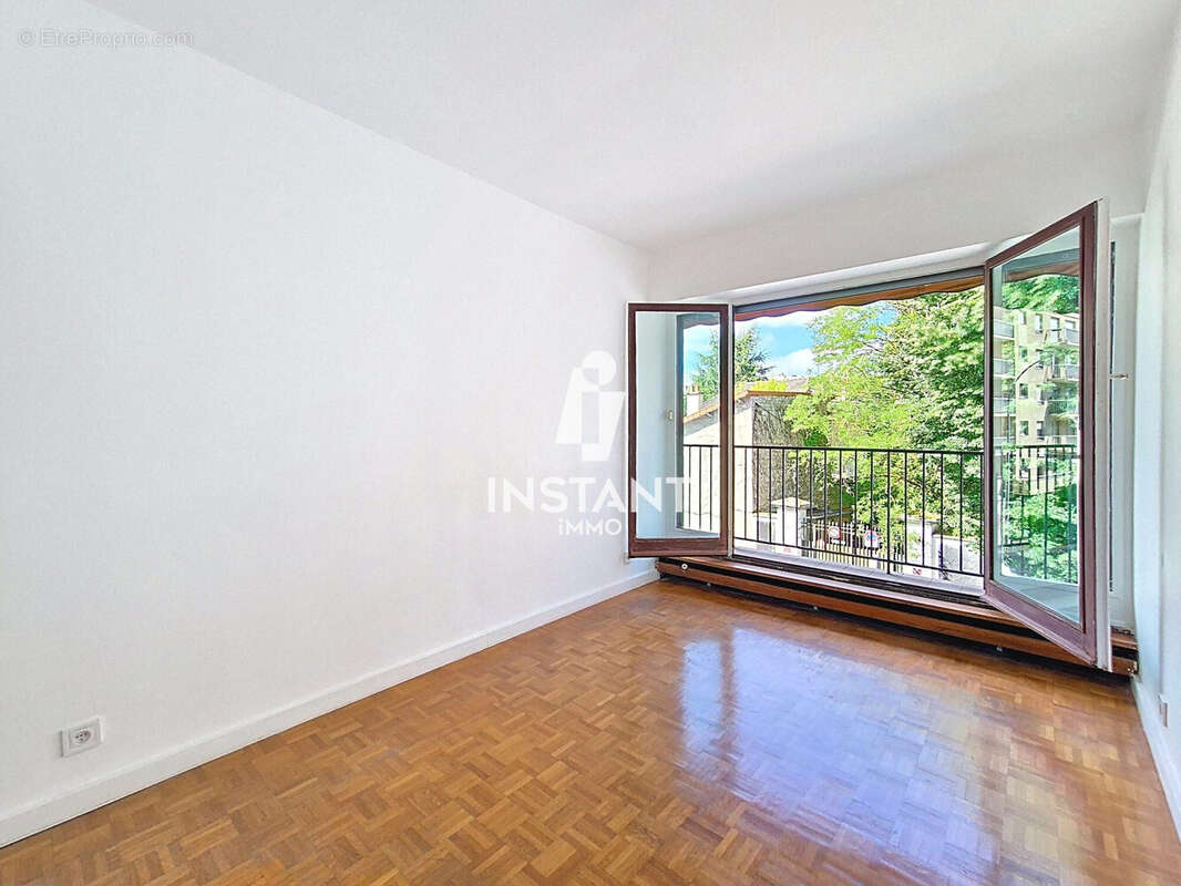 Chambre - Appartement à CHOISY-LE-ROI