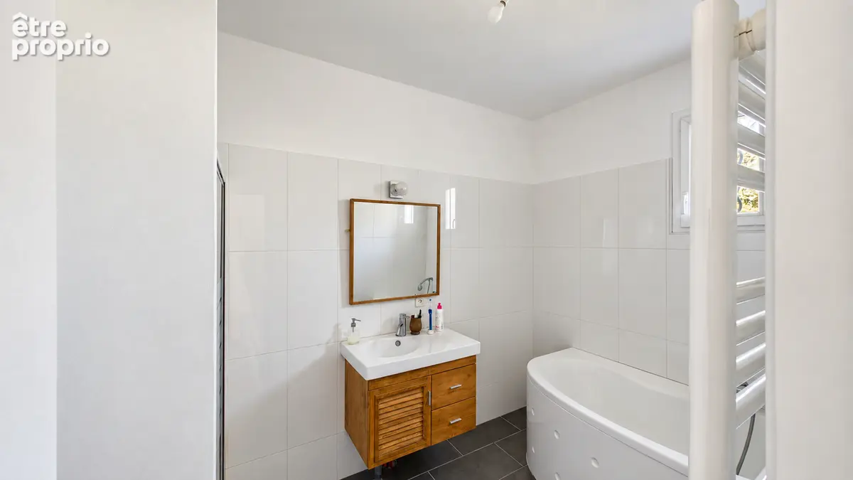 Sauveterre - Maison 135 m² sur terrain arboré de 1500 m² - photo 9