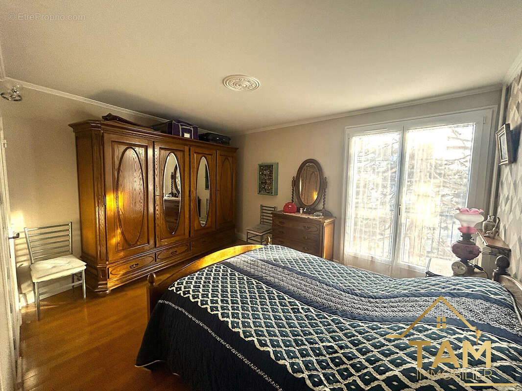 Appartement à LES CLAYES-SOUS-BOIS