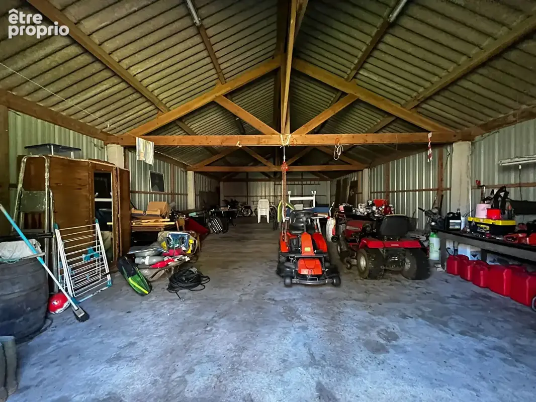 A VENDRE A SAINT-YVI - Ancienne ferme avec deux habitations, dépendances et plus de 6 000 m² de terrain - photo 22