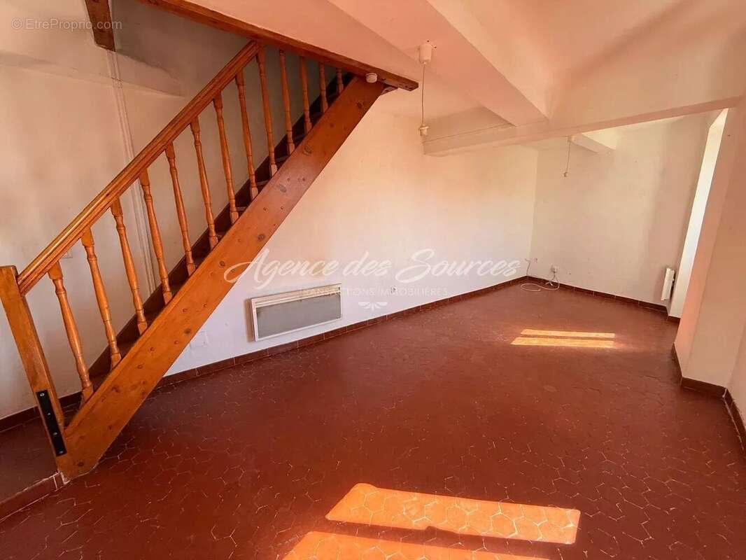 Appartement à VARAGES