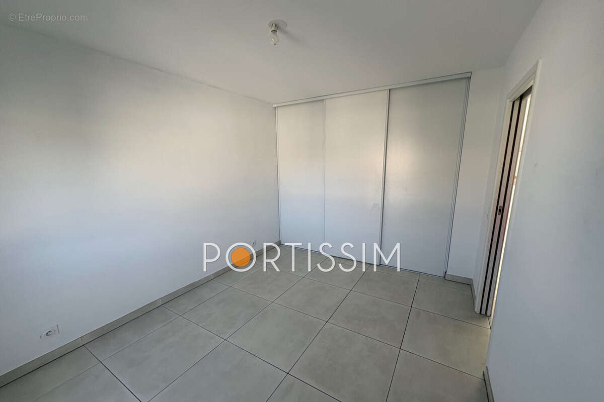 Appartement à SAINT-LAURENT-DU-VAR