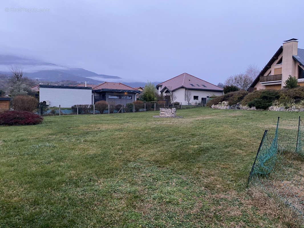 Terrain à LES MARCHES