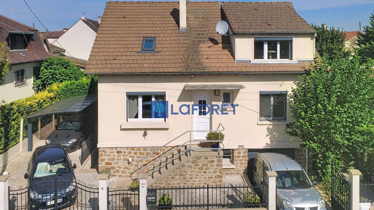 Maison à SAVIGNY-SUR-ORGE