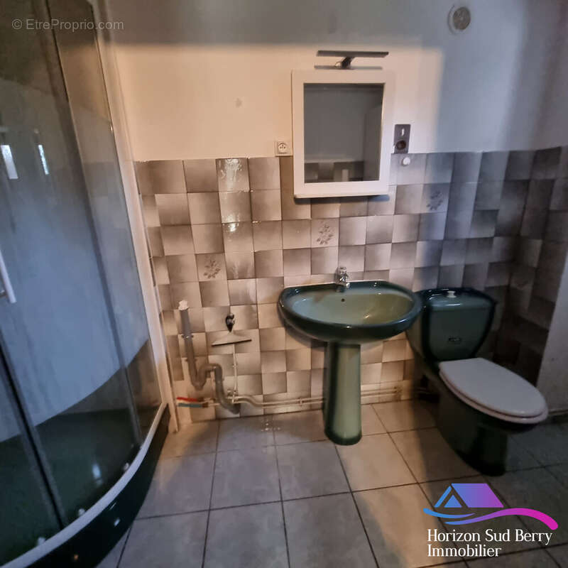 salle d'eau et WC - Maison à VIGOULANT