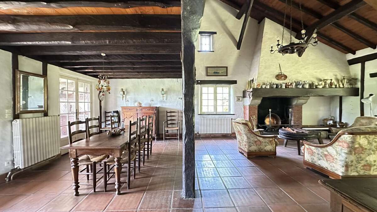 Maison à ANGRESSE