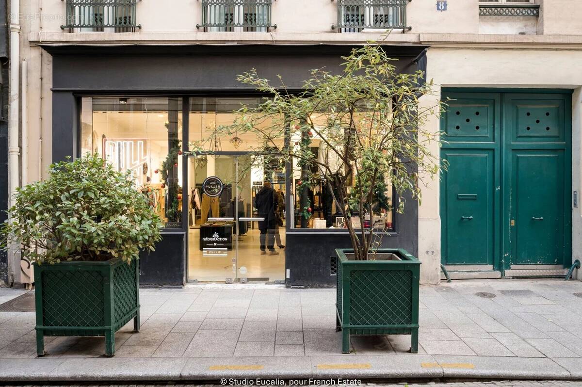Commerce à PARIS-2E