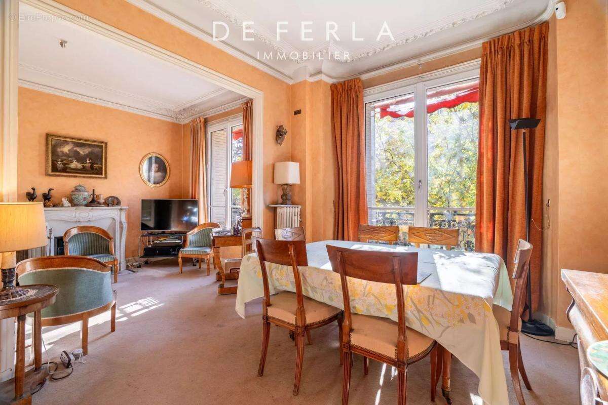 Appartement à PARIS-14E