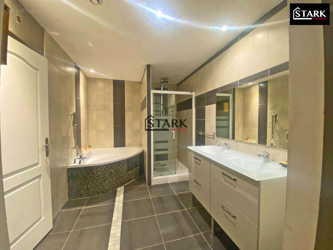 Appartement 350 m² à Hericourt  - photo 8