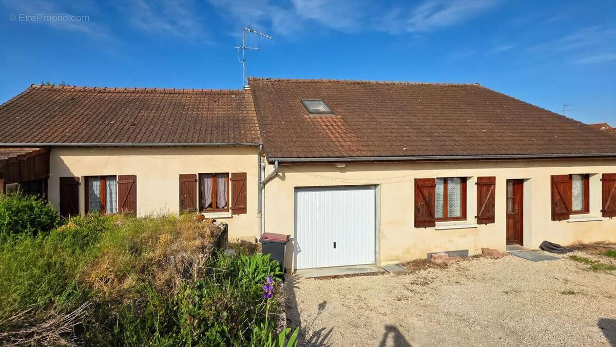 Maison à SAINT-JULIEN-LES-VILLAS