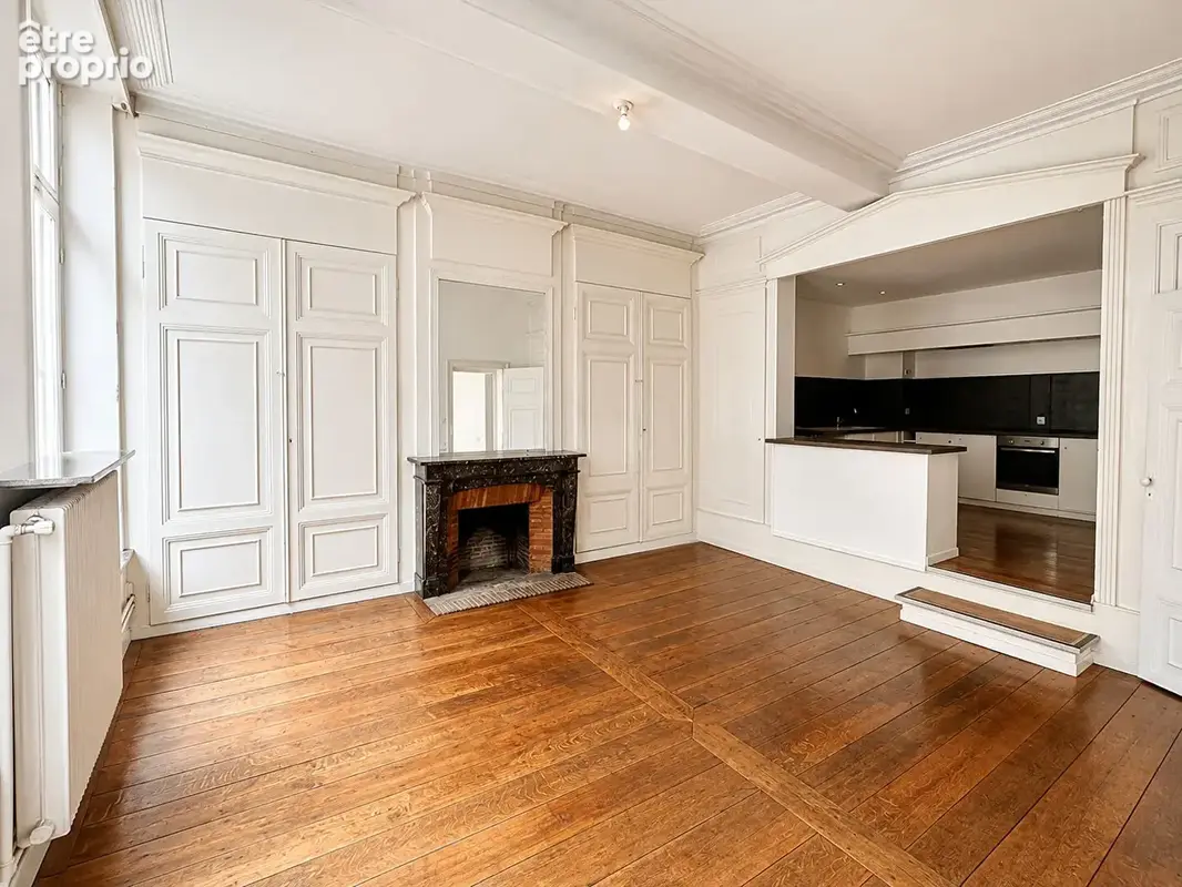 Appartement 4 pièces de caractère avec terrasse et parking sécurisé - Vieux-Lille - photo 3
