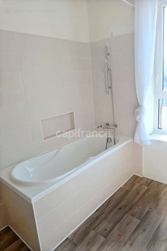 Charmante maison en pierre de 122m², 3 chambres avec jardin, terrasse, cave à GUENGAT(29) - photo 7