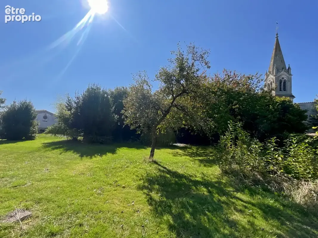Terrain constructible de 1078 m² à vendre au cœur de Bourgneuf - photo 2