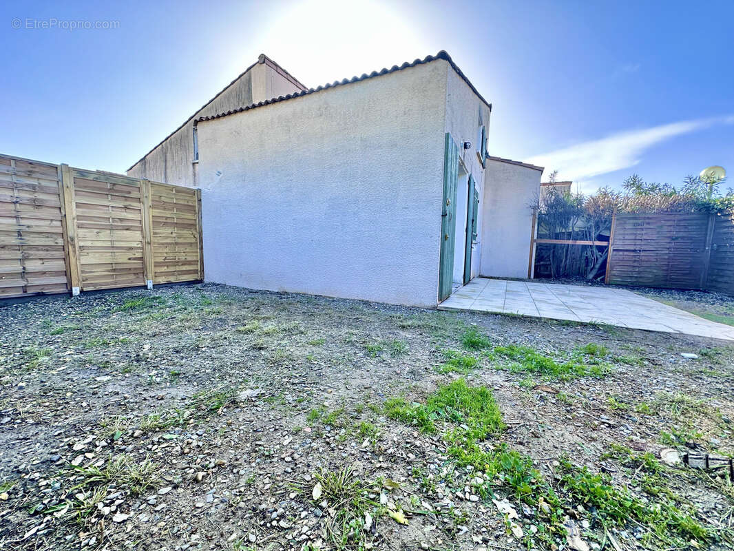 Maison à VIC-LA-GARDIOLE