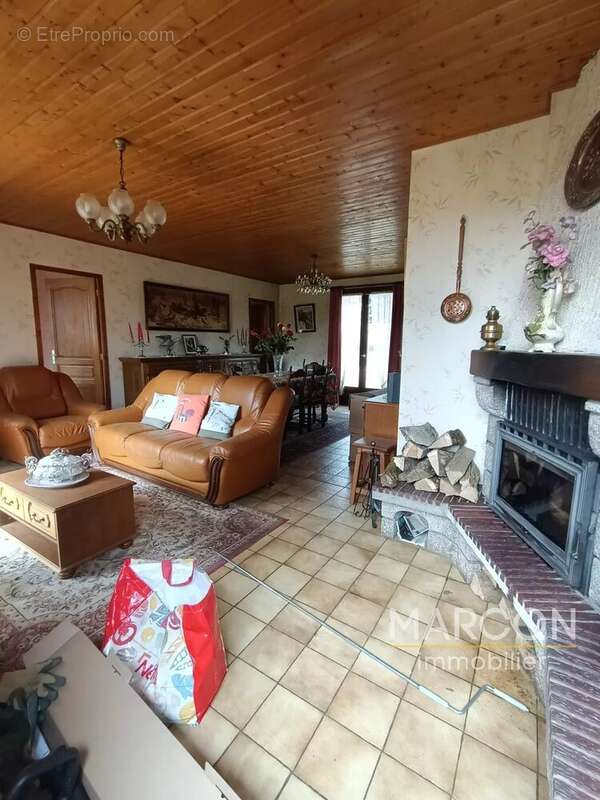 Maison à SAINT-SULPICE-LES-CHAMPS