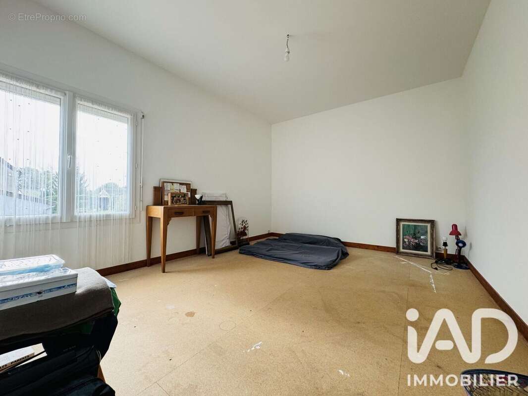 Maison 171 m² à Le Mesnil-Rouxelin  - photo 9