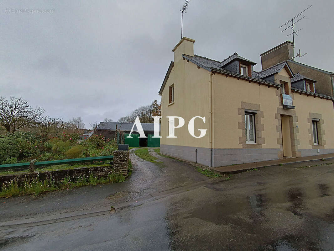 Maison à MUR-DE-BRETAGNE