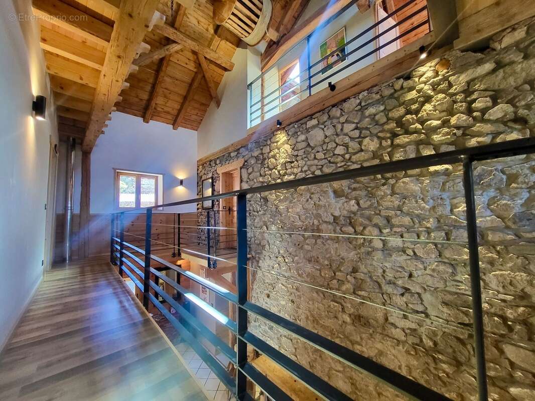 Dpt haute savoie (74), à vendre thollon-les-memises maison-gîte coeur de station - photo 10