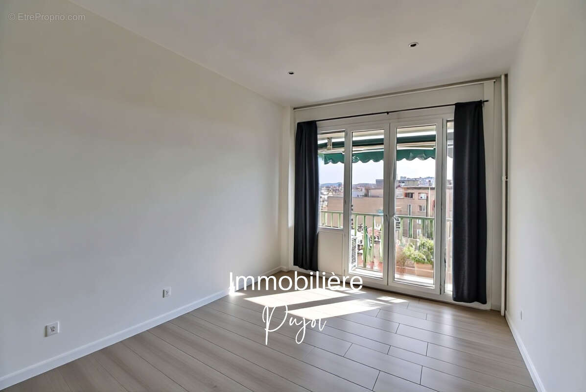 Appartement à MARSEILLE-2E