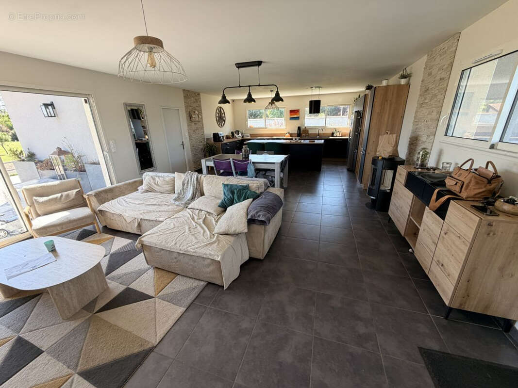 Maison à ESPINASSE-VOZELLE